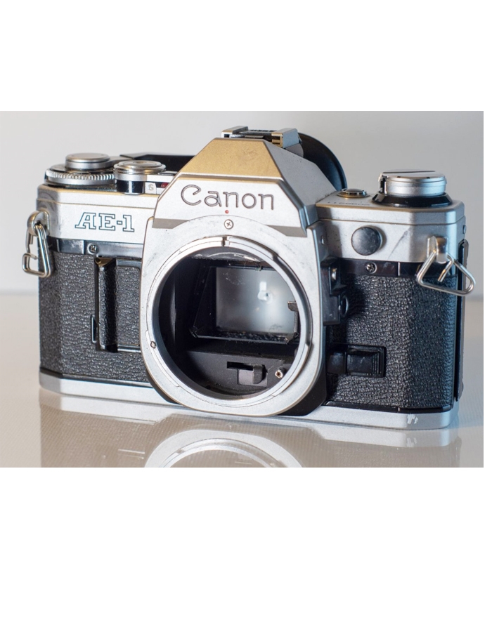 Canon AE-1 SLR Analog Hus
